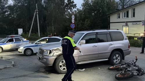 В Черноисточинске подросток на питбайке влетел во внедорожник: подробности аварии