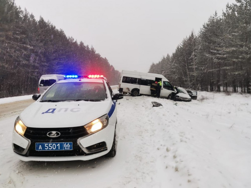 ГИБДД Нижнего Тагила просит ограничить поездки на личном автотранспорте из-за снегопадов