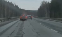 На Серовском тракте обиженные водители устроили «дорожные войны»: видео