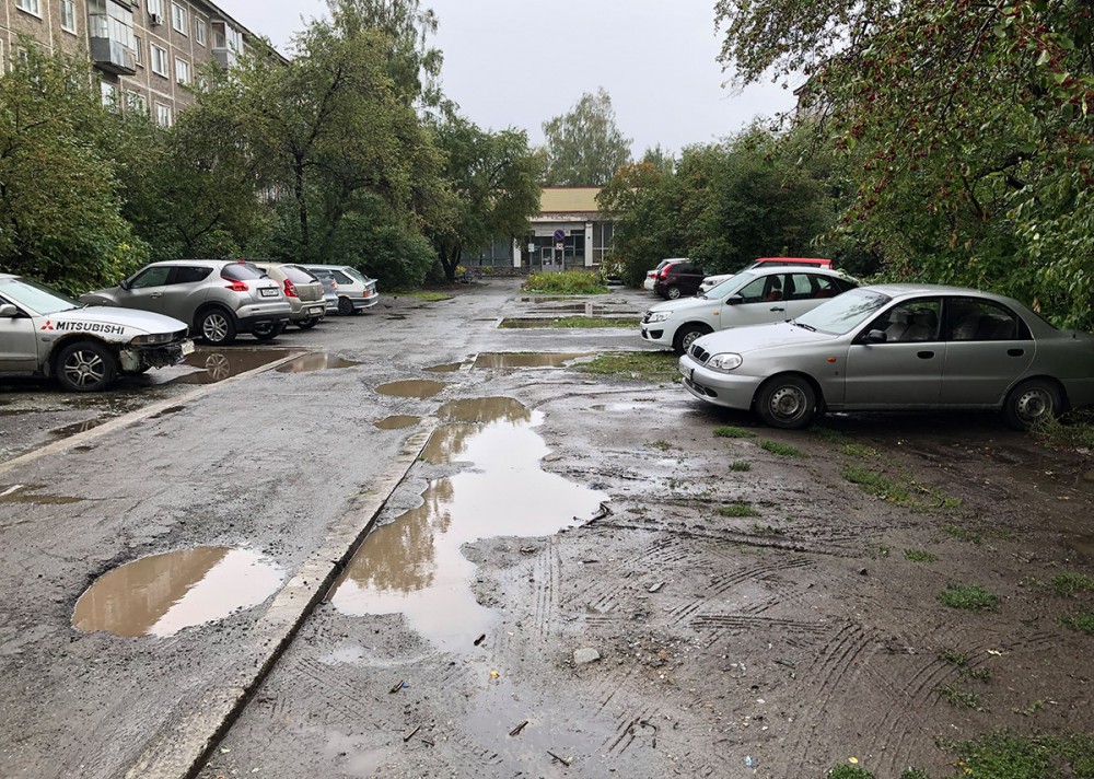 Тагильчанин пытается обезопасить детей, идущих в библиотеку. Вот что из этого выходит (спойлер: пока ничего)