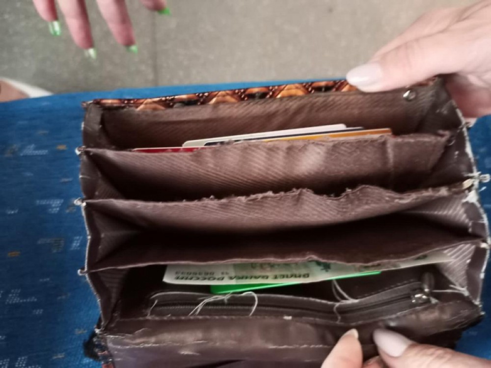 Полицейские Нижнего Тагила помогли пассажирке найти забытый в электричке рюкзак