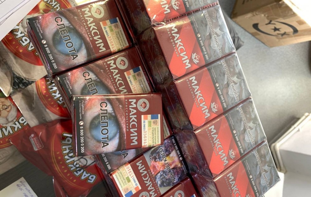 Тысячи пачек нелегальных сигарет выявили таможенники и налоговики в магазине Нижнего Тагила