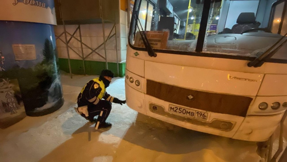 В Нижнем Тагиле автобус сбил женщину, которая выходила из трамвая