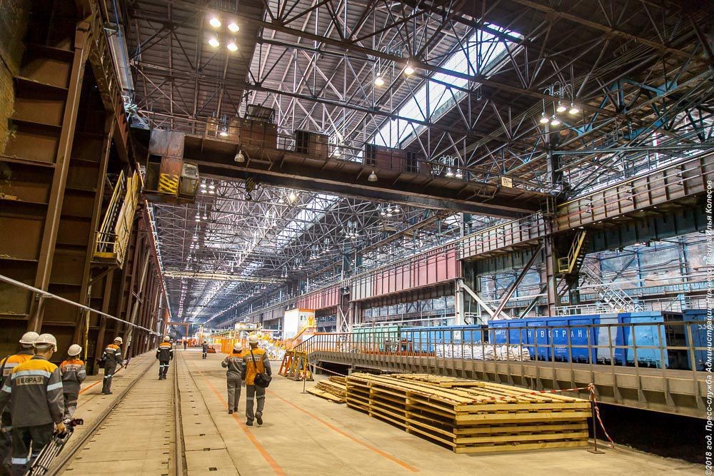 На тагильский завод зазывают молодёжь. Обещают подъемные и оплату аренды жилья