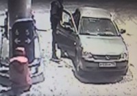 В Нижнем Тагиле наркокурьер забыл рюкзак с «товаром» в такси (видео)