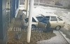 В Нижнем Тагиле машина без водителя протаранила магазин: видео